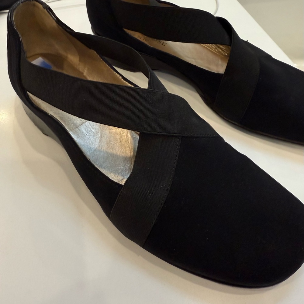 Taryn Rose Black Flats Minimalist Slip-On Loafers